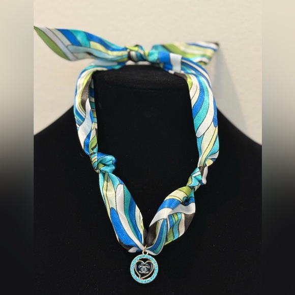 Elegant Pendant on scarf Necklace - Picture 1 of 3